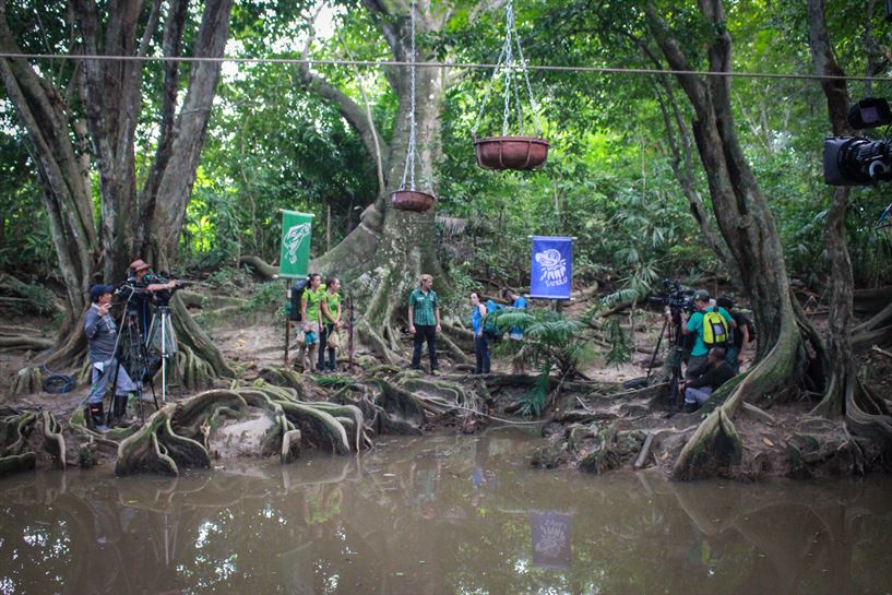 Iantzi se reune con los duelistas para las explicaciones sobre el juego