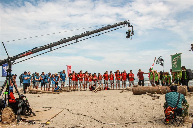 Todos los concursantes reunidos por primera vez antes del juego de inmunidad