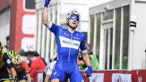 Elia Viviani, nuevo líder tras ganar la segunda etapa