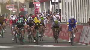 Elia Viviani gana el esprint de Yas Beach