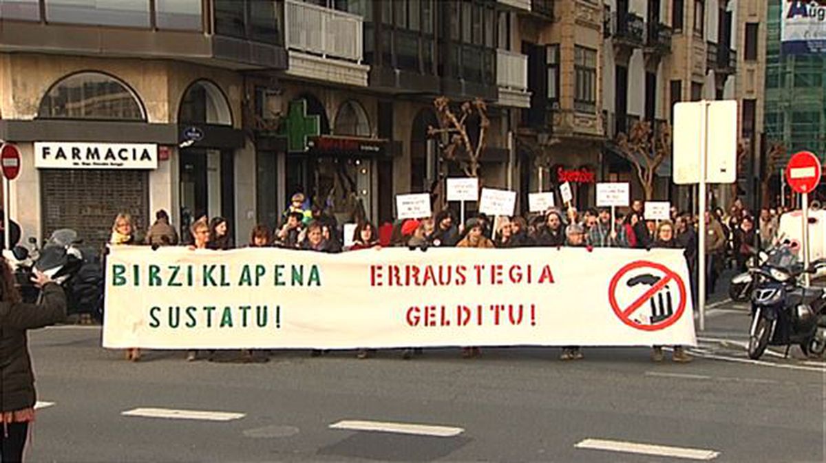 Marcha en contra de la incineradora en San Sebastián