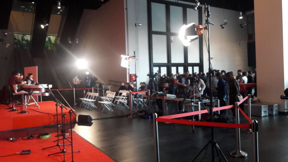 Filmera sartzeko iladak