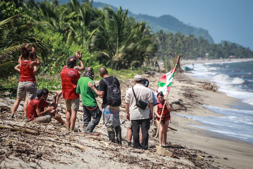 El equipo rojo porta la Ikurriña