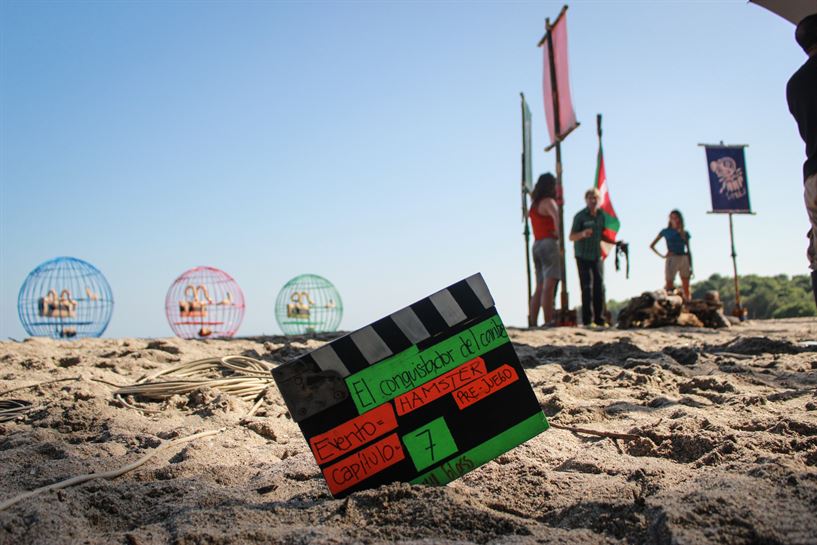 Claqueta en la playa antes del juego de inmunidad