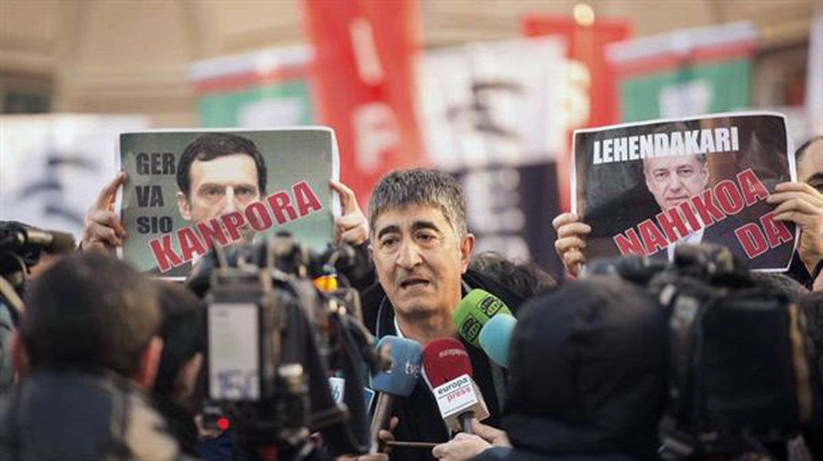 Roberto Feijo Erne sindikatuko ordezkaria protestan. Artxiboko argazkia: EFE