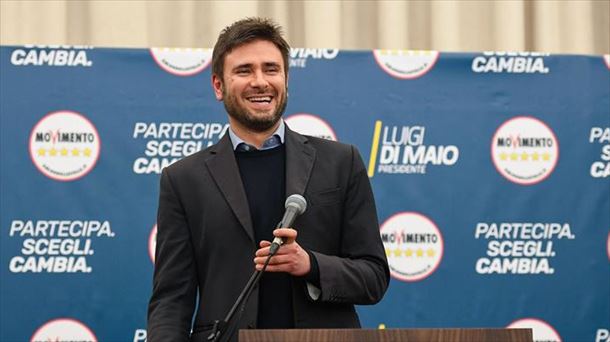 Alessandro di Battista, exponente del M5S, ayer, en rueda de prensa. Foto: EFE