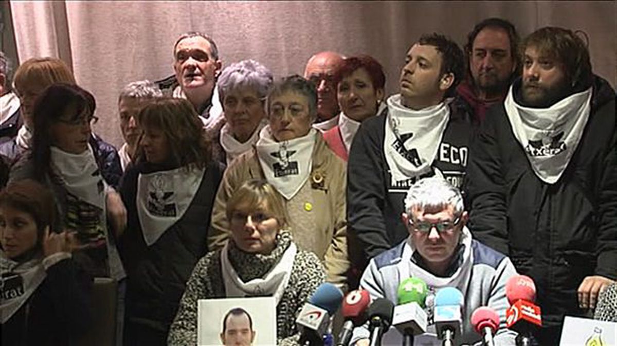 Rueda de prensa de la agrupación de familiares de presos, Etxerat, en Pamplona/Iruña. Foto: EFE