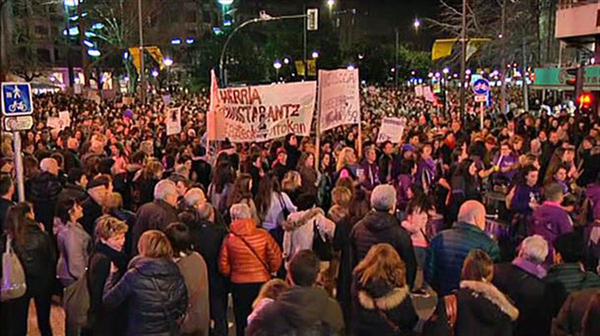 Munillaren kontrako oihuak izan dira Donostiako M8ko manifestazioan