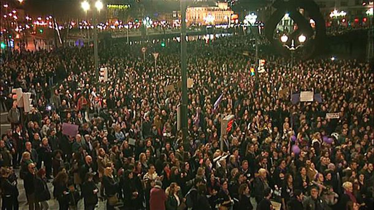 60.000 mujeres llenan las calles de Bilbao en la huelga feminista