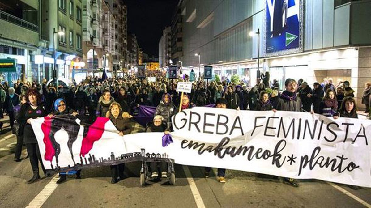 Milaka emakumek bat egin dute protestekin Gasteizen