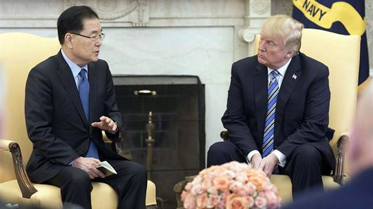 Donald Trump y Chung Eui-yong. EFE