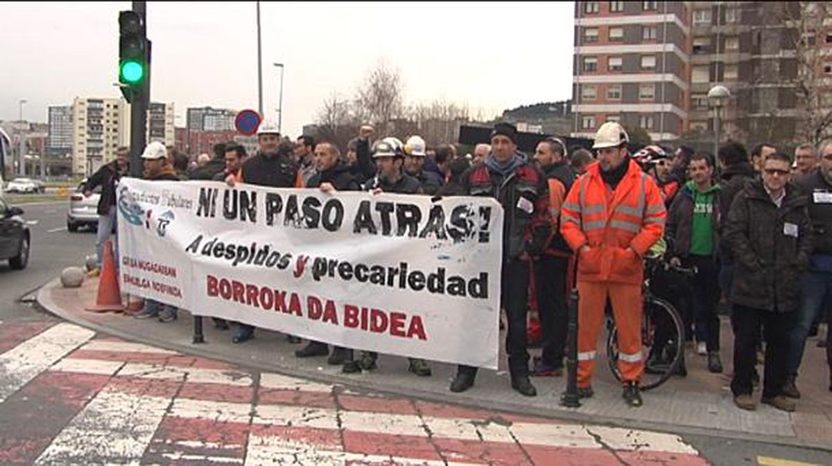 Trabajadores de Productos Tubulares, en huelga. Foto: Mikel Etxebarria