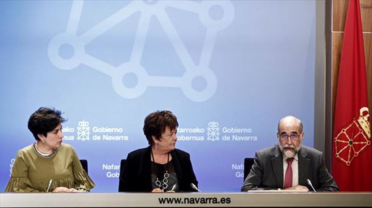 Los consejeros María Solana, María José Beaumont y Fernando Domínguez. Foto: EFE 