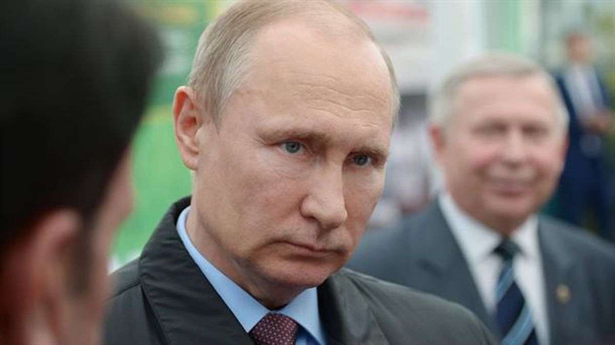 Vladimir Putin Errusiako presidentea. Errusiari egotzi dizkiote zibererasoak