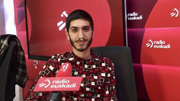 Asier Santamaria: "Me permito que mi género y mis pronombres fluyan"