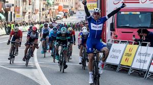 Alvaro Hodeg (Quick Step-Floors), lehenengo etapako garailea. EFE