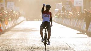 Thomas de Gendt, hirugarren etapako garaipena ospatzen. EFE