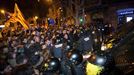 Miles de personas salen a la calle en Cataluña contra las encarcelaciones