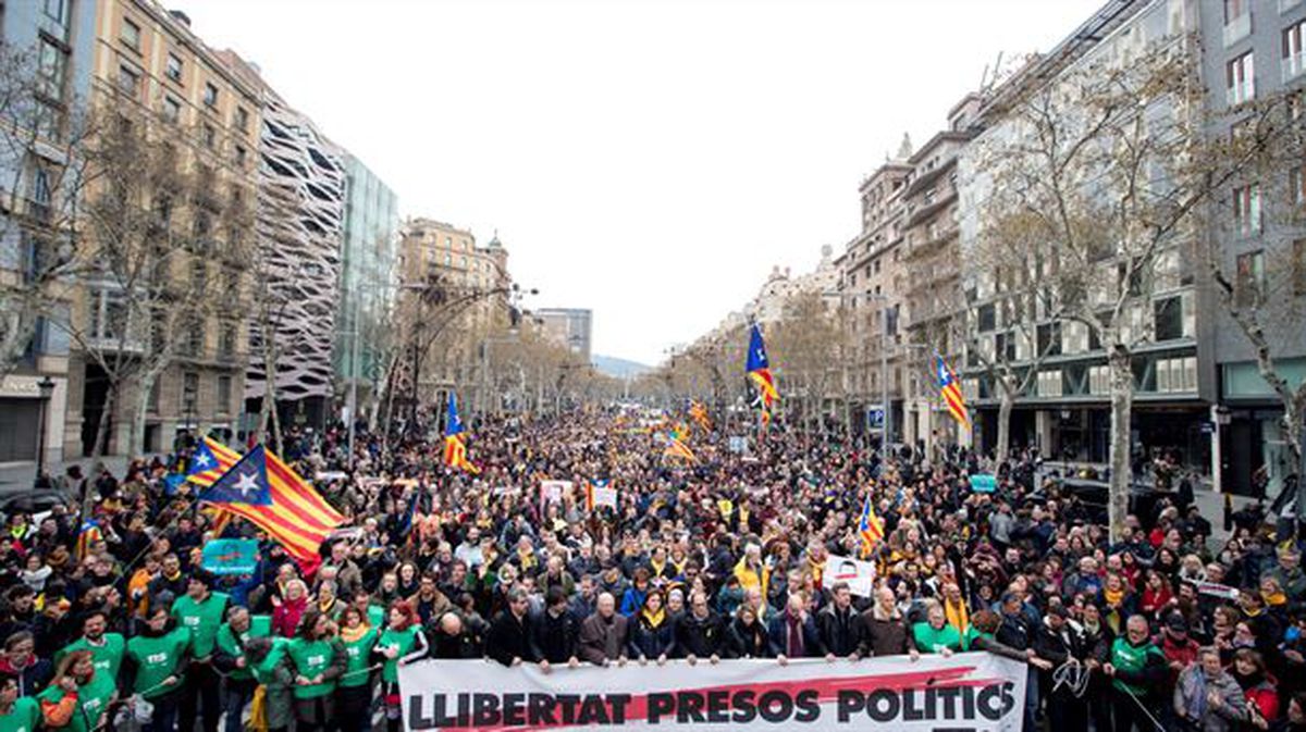 Cabecera de la manifestación de la ANC en Barcelona. Foto: EFE