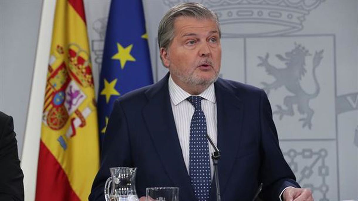 Iñigo Mendez de Vigo Ministroen Kontseilu osteko prentsaurrekoan.