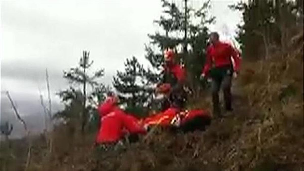 Captura de pantalla del rescate del operario de 42 años en Amorebieta (Bizkaia). Imagen: EiTB