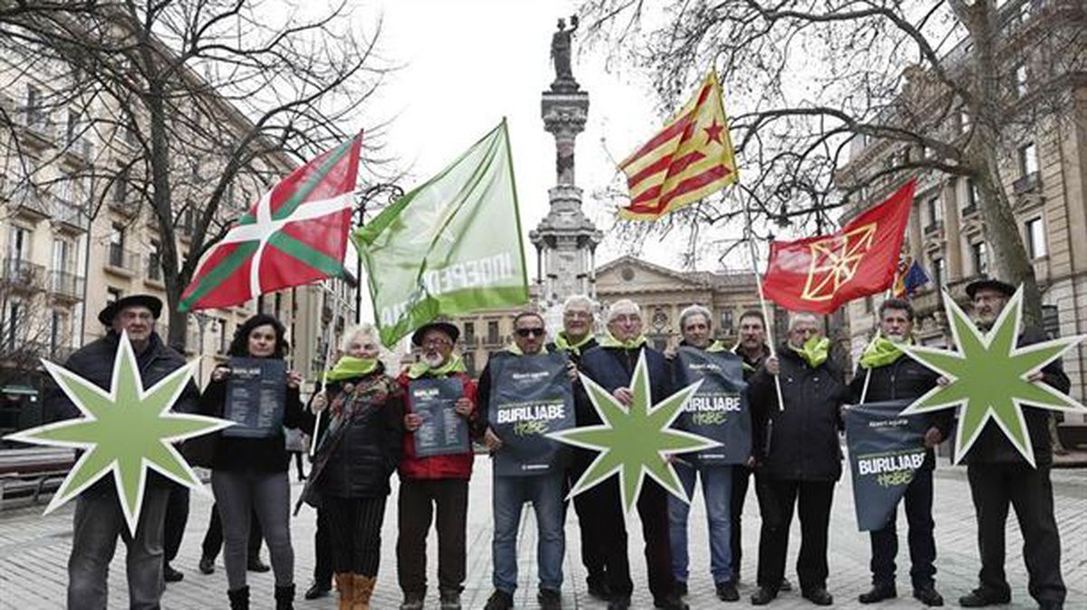 Miembros de la Red Independentistak, en Pamplona. EFE