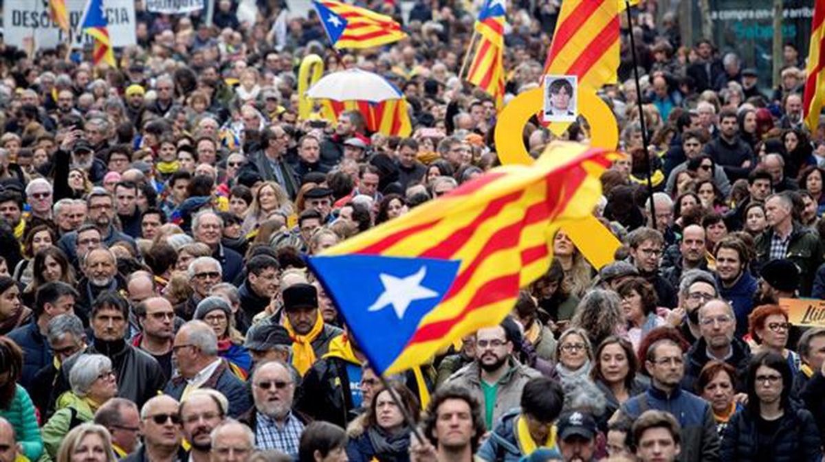 Manifestación convocada en Barcelona tras la detención del president. Foto: EFE