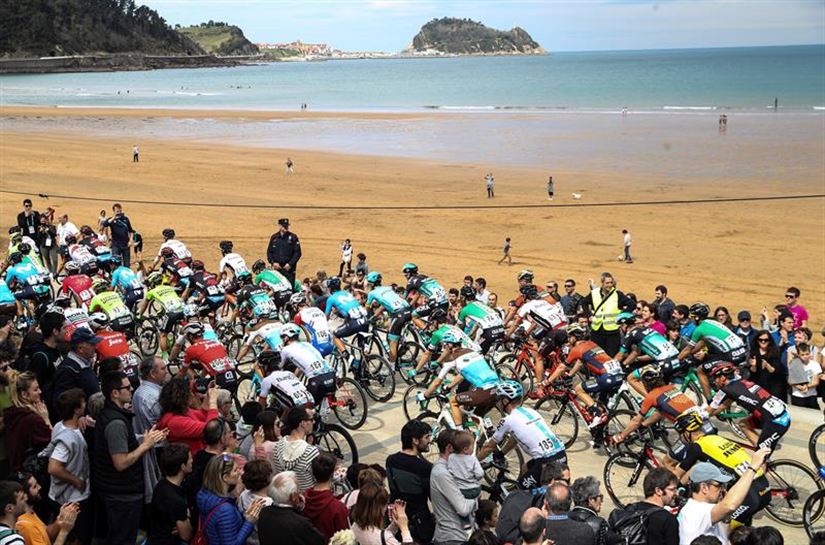 Lehen etapa: Tropela, Zarautzetik. Argazkia: EFE