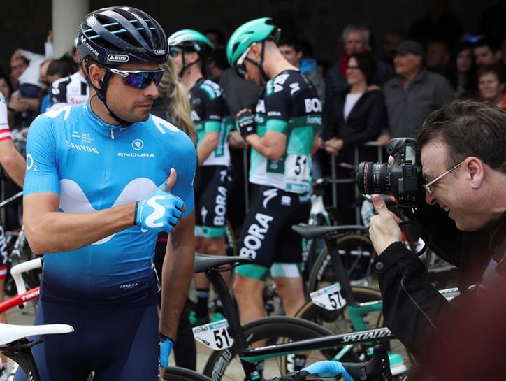 Mikel Landa Zarautzeko irteeran. Argazkia: EFE