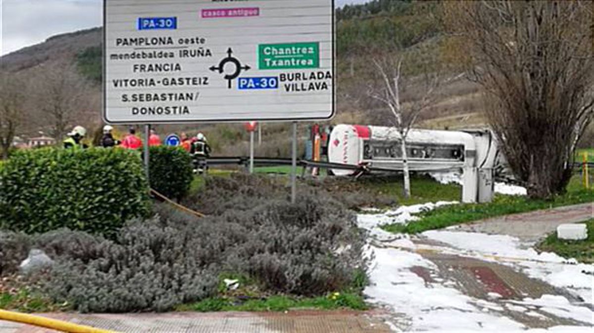 Una de las barreras de contención. Foto: Bomberos de Navarra