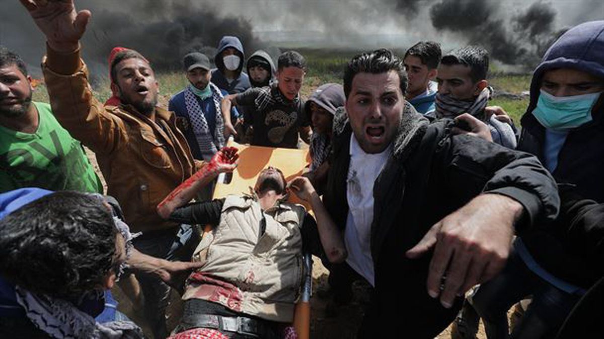 Imagen de un herido en las protestas de este viernes en la Franja de Gaza. Foto: EFE