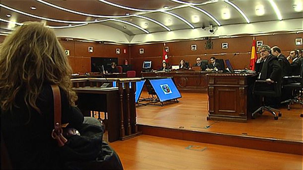 Los acusados Aitor Tellería y Alfredo de Miguel durante el juicio. Foto de archivo: EFE