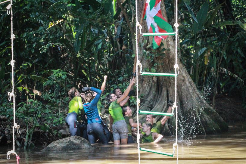El equipo verde celebró por todo lo alto ganar el último juego de inmunidad por equipos