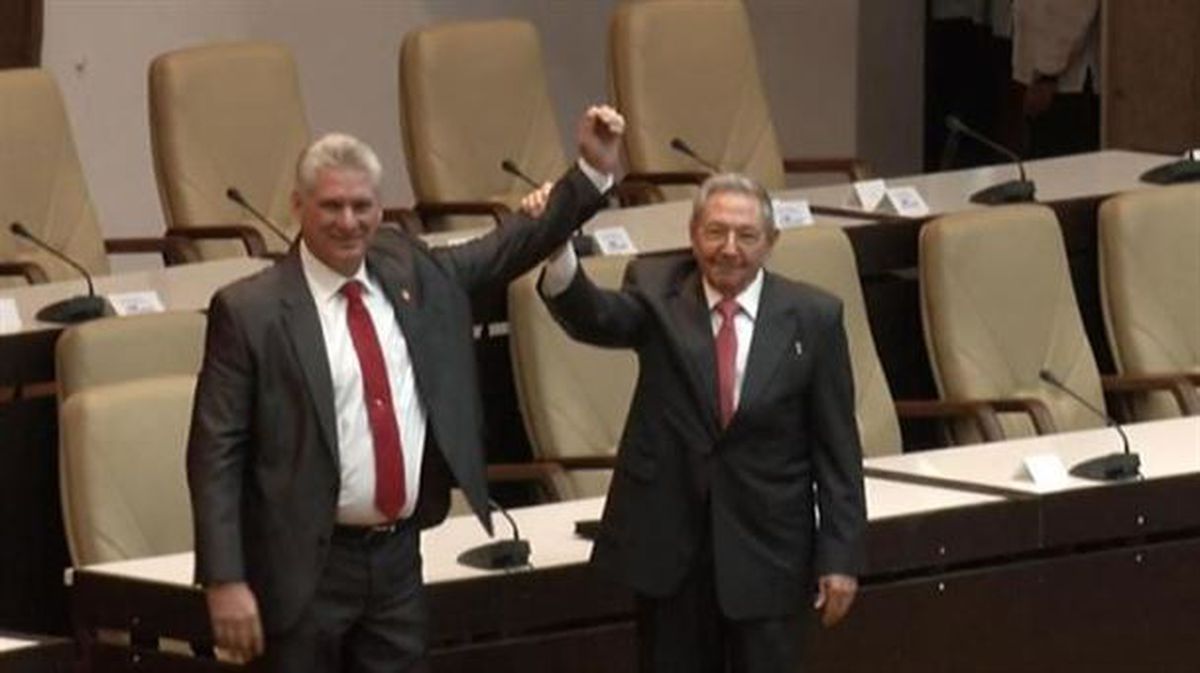 Miguel Diaz-Canel eta Raul Castro. Argazkia: EFE