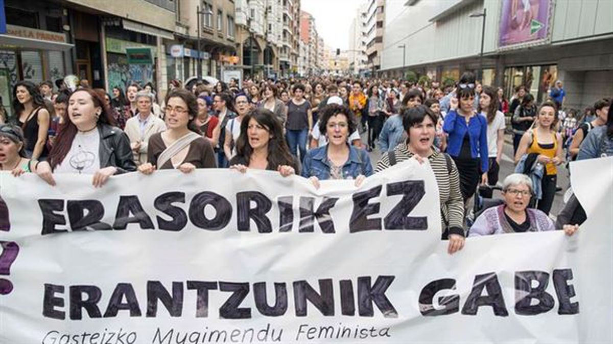 Concentración contra la violenia machista en Vitoria. Foto: EFE