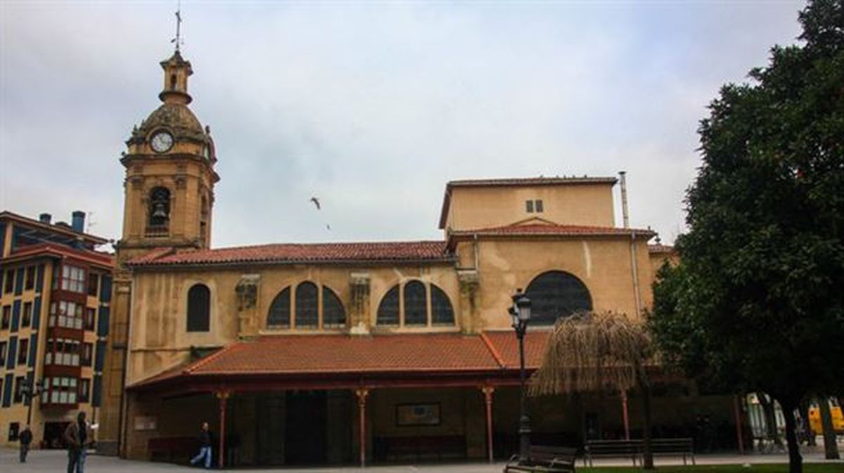Foto de archivo de la iglesia de San Jorge en Santurtzi.
