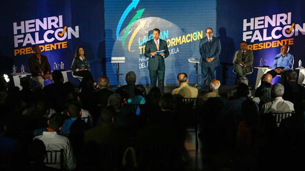El candidato presidencial opositor venezolano Henri Falcón presenta su propuesta de gobierno.