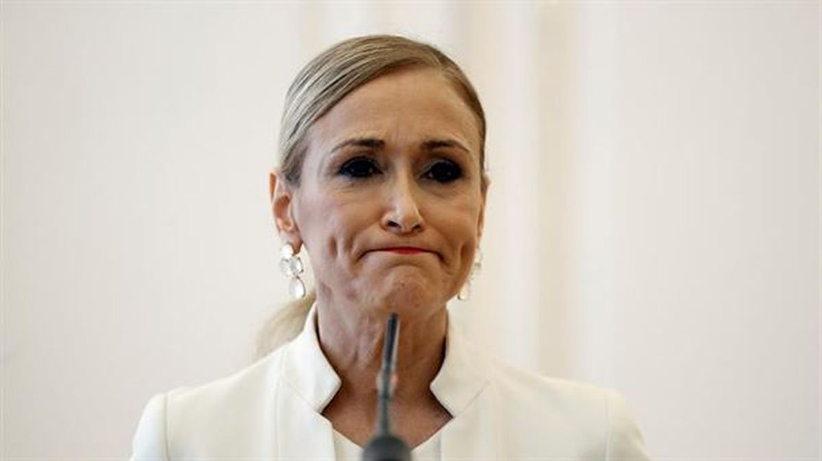Cristina Cifuentes, Madrilgo Erkidegoko presidente kargua utzi zuenean. Artxiboko argazkia: EFE