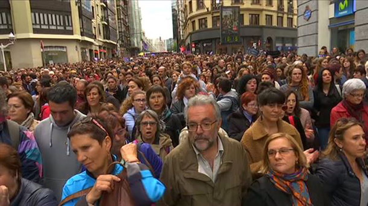 Concentración esta tarde en la plaza del Ayuntamiento de Pamplona. EFE