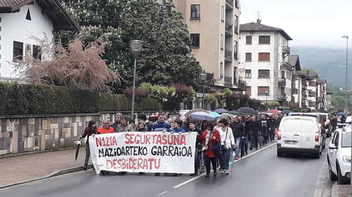 Manifestación en Elizondo para pedir seguridad en la N121A. Foto: Ernesto Zudaire