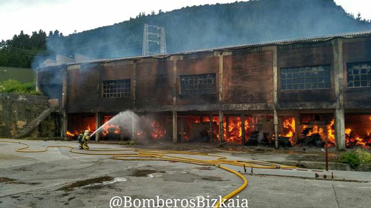 Empresa incendiada en Lekeitio