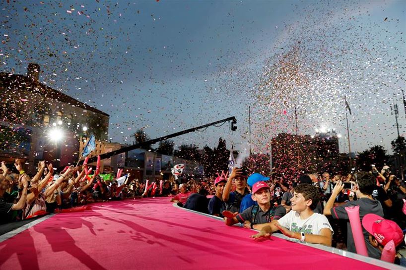 Jendez gainezka aurkezpenean