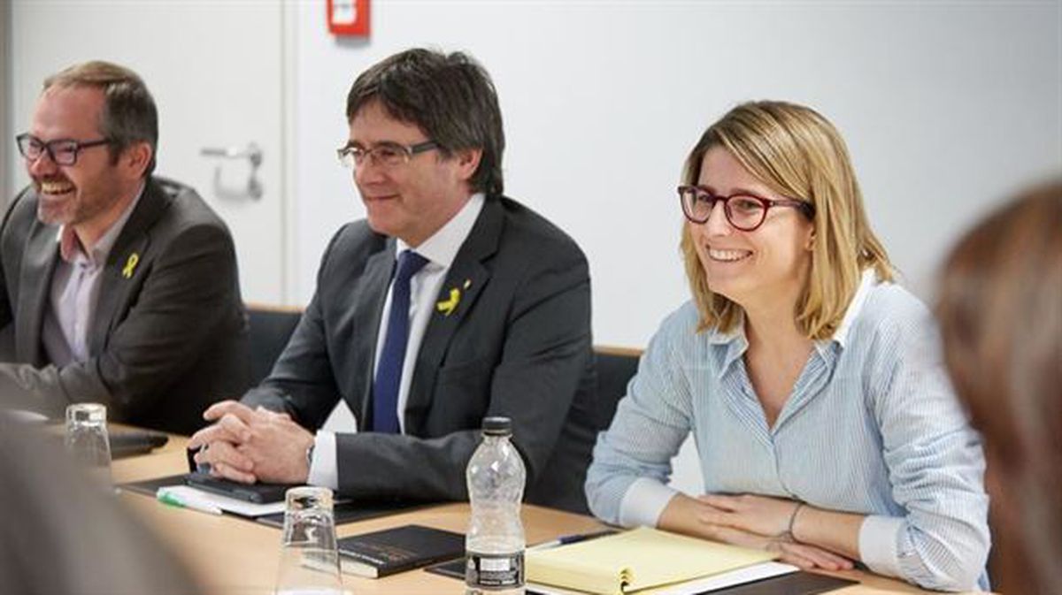 Carles Puigdemont y Elsa Artadi en la reunión de JxCAT celebrada en Berlín. Foto: EFE