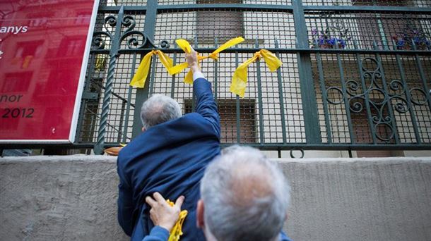 Lazos amarillos en Barcelona. Foto: Efe