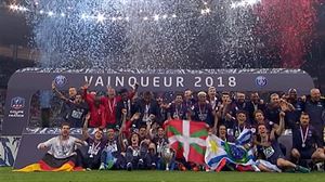 Berchiche celebra el título con la ikurriña