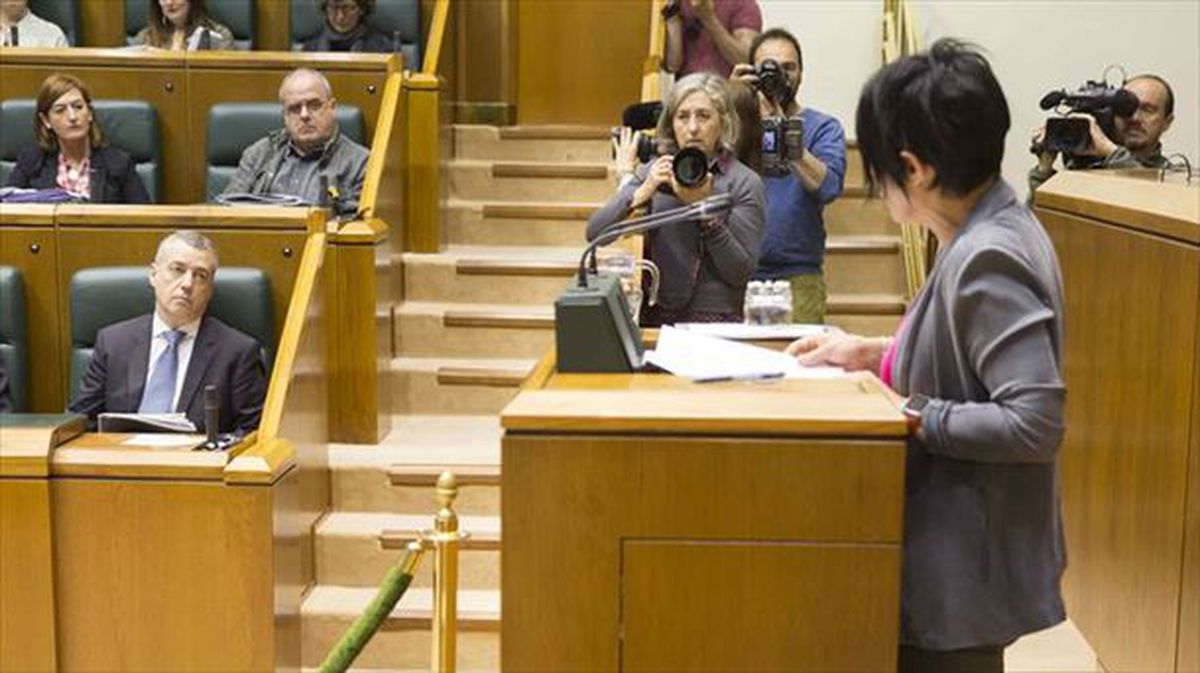 Maddalen Iriarte durante un pleno en el Parlamento Vasco. Foto de archivo: EFE