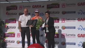 Amy Pieters gana en Aretxabaleta y Van Vleuten sigue líder 