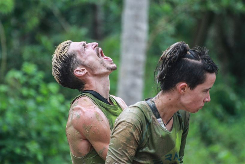 Agonía entre los concursantes para comerse los gusanos