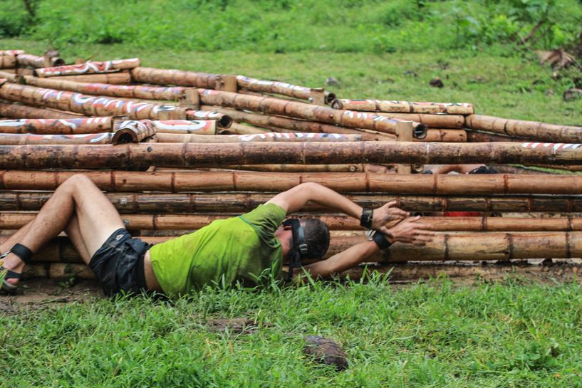 Los concursantes, perdidos, en el laberito 