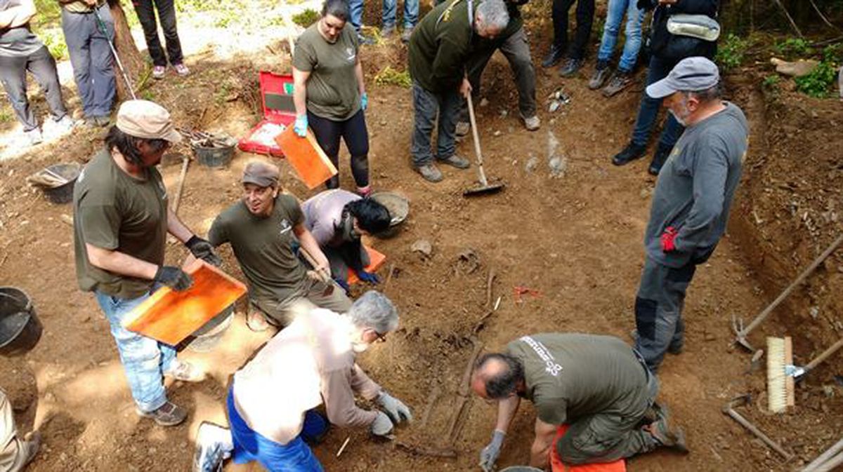 Exhumación de los restos de la Fuga de Ezkaba. Foto de archivo: Eitb.